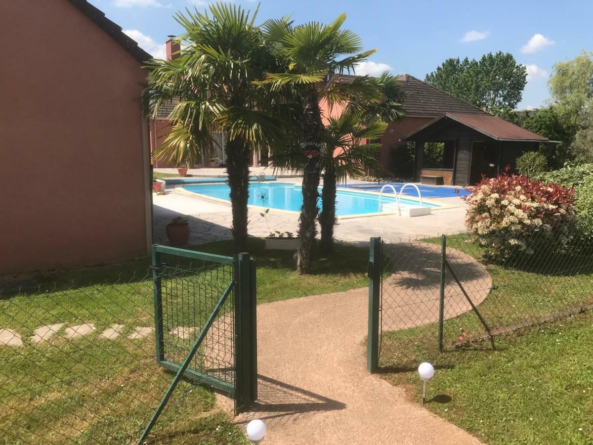 Chambres D'Hotes La Coloniale Varetz Exteriör bild