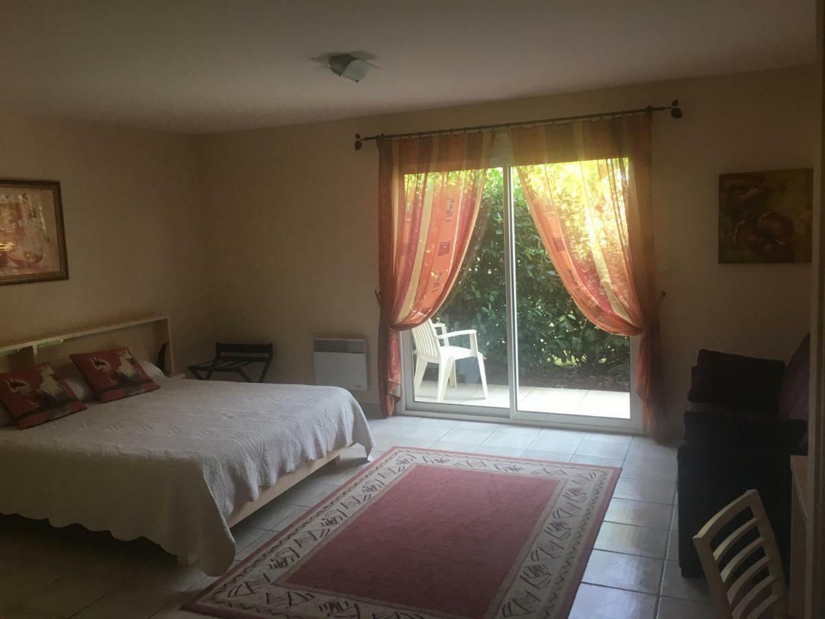Chambres D'Hotes La Coloniale Varetz Exteriör bild