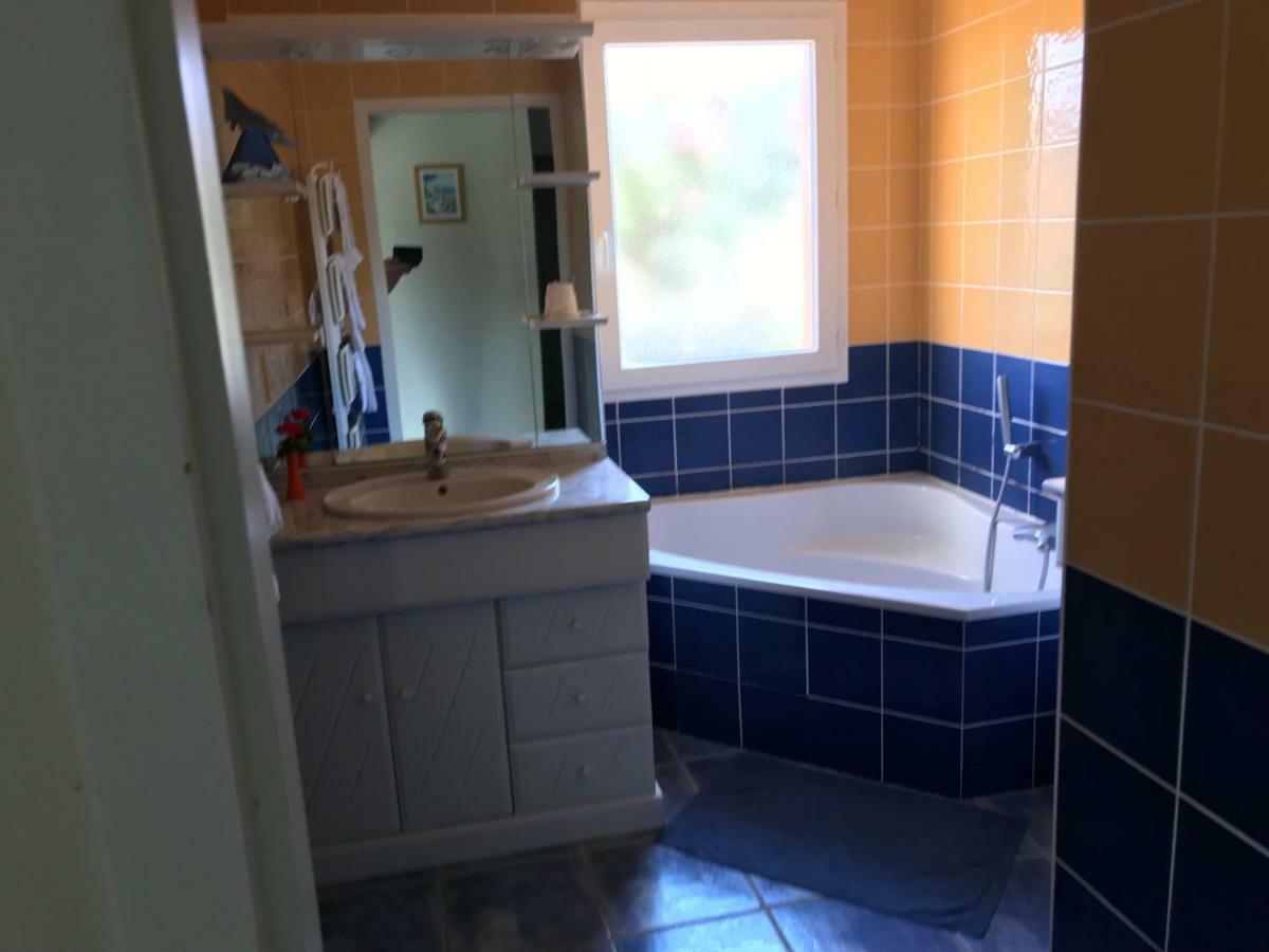 Chambres D'Hotes La Coloniale Varetz Exteriör bild